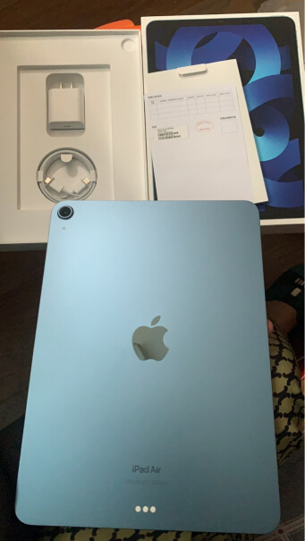 Apple iPad Air5 10.9英寸平板电脑 2022年款(256G WLAN版买Air5 有送什么吗？