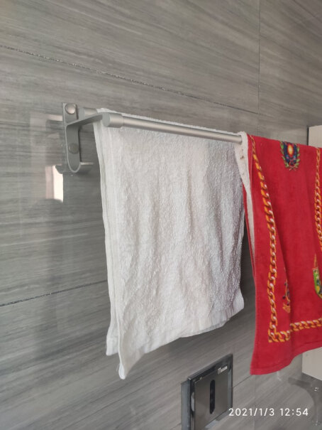 虎先森免打孔毛巾架浴室置物架太空铝卫生间挂双杆毛巾杆有80公分长的吗？