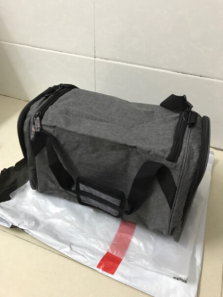 维多利亚旅行者VICTORIATOURIST旅行包这个包有给的背肩带吗？