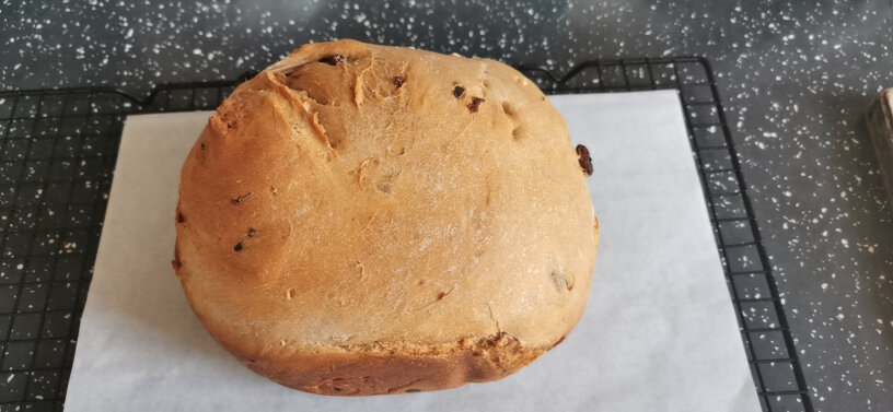 美的面包机做出来的面包会硬吗？放了一天会不会干硬？