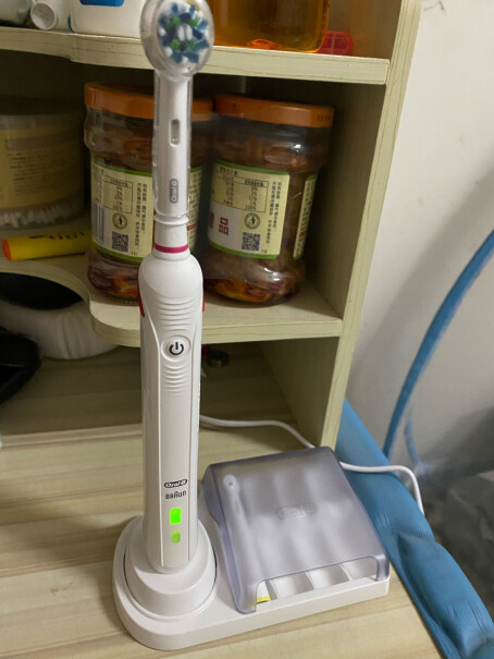 欧乐B电动牙刷成人小圆头牙刷情侣礼物3D声波旋转摆动充电式P4000是正品吗，是否推荐，还有使用感如何？