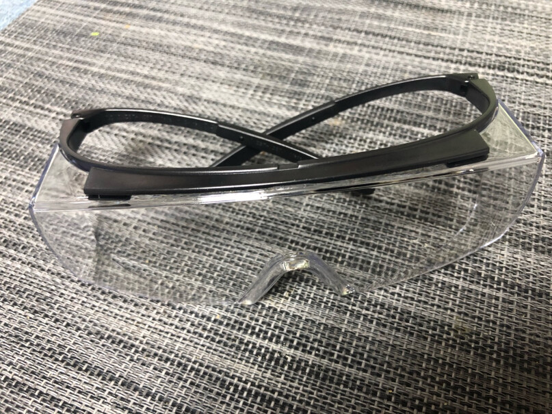 医用防护用品迈纽斯医用护目镜防唾液飞溅透明透气眼镜质量值得入手吗,性价比高吗？
