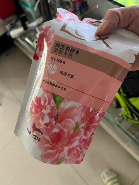 力士LUX香氛幽莲750g+750g小苍兰100gx2留香含皂基吗？