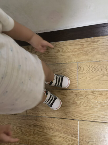 泰兰尼斯春季童鞋男童鞋子婴儿软底学步鞋女宝宝黑白格叫叫鞋黑白格这就是评测结果！哪个更合适？