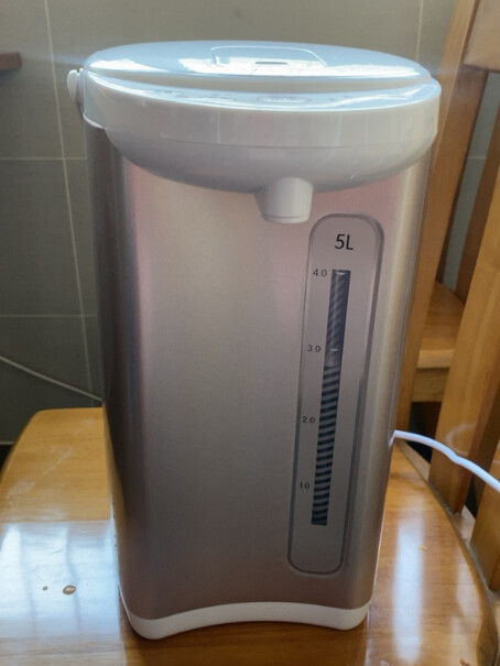 九阳电热水瓶热水壶5L大容量六段保温304不锈钢用了一段时间了。今天突然安解锁再按出去。出不来水是按钮坏了吗？
