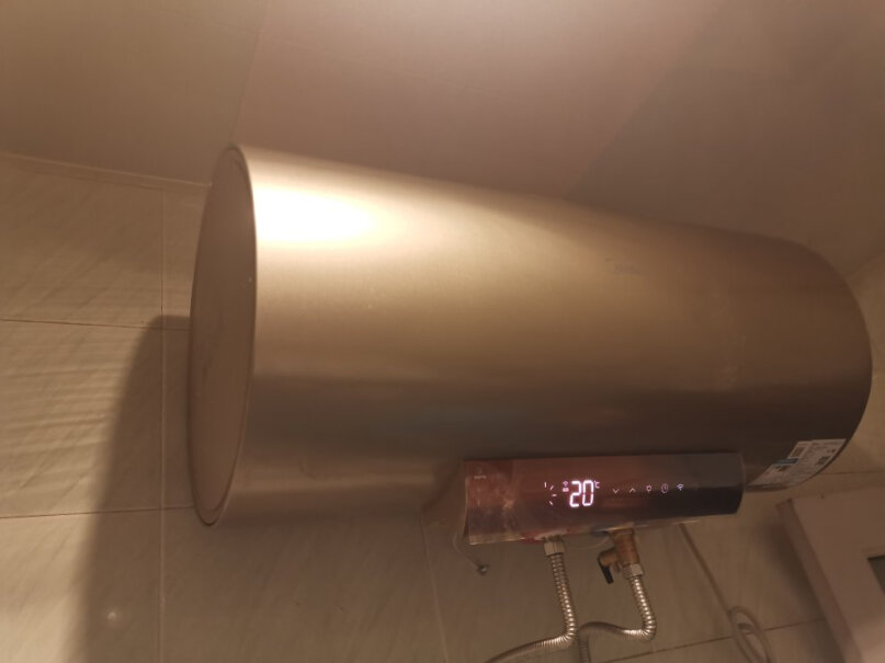 美的80升电热水器涡旋速热极速洗智能杀菌云管家节能买给家里父母用，可以直接按屏幕调节温度么？