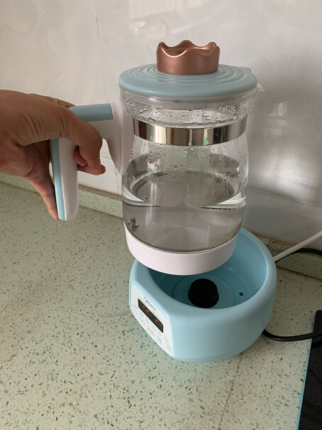 美的婴儿恒温水壶调奶器热奶器1.2L烧开有塑料味吗？