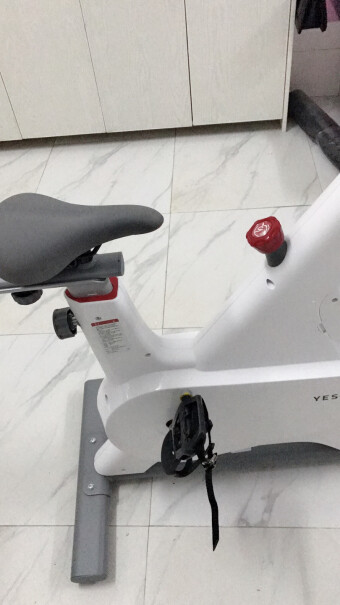 野小兽YESOUL动感单车家用智能磁控静音运动器材健身车脚蹬子应该不是塑料的吧？