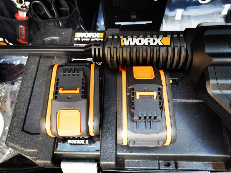 威克士Worx20V锂电电池WA3553通用20伏锂电平台橙色和绿色的通用充电器吗 ？
