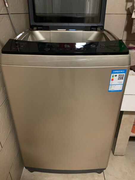 小天鹅8公斤变频波轮洗衣机全自动我家洗衣机下水管道在洗衣机正下方，需要另外加底座吗？