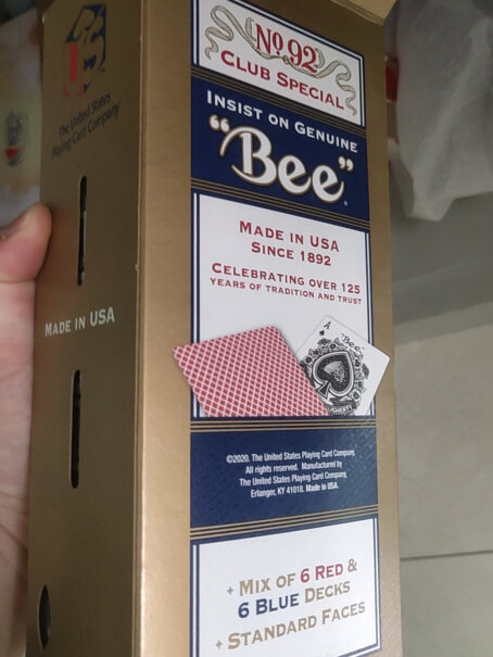 Bee小蜜蜂扑克牌娱乐纸牌一箱多少条？几红几蓝？