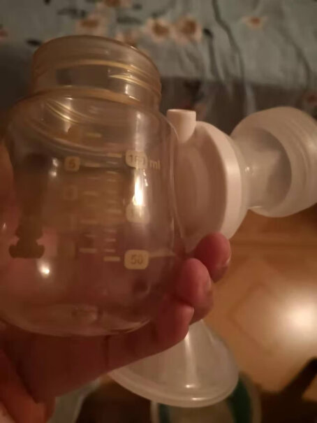 小白熊吸奶器这款拔奶器下面储奶瓶的刻度不准？储奶瓶显示110ml的时候，倒进奶瓶将近120ml了。大家是这样吗？