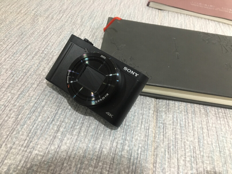 索尼DSC-WX500数码相机数码相机能不能看一下放内存的地方？