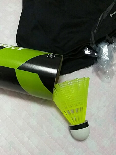 朗宁7号尼龙羽毛球耐打王不易烂室内室外防风训练塑料球6只装新疆支货吗？
