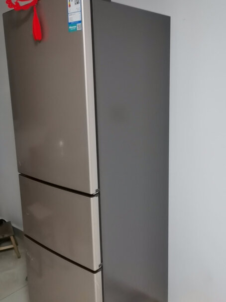海信205升三门冰箱三门三温区中门软冷冻小型家用冷藏冷冻冷藏室里的排水孔排不出去水是什么原因？求答？