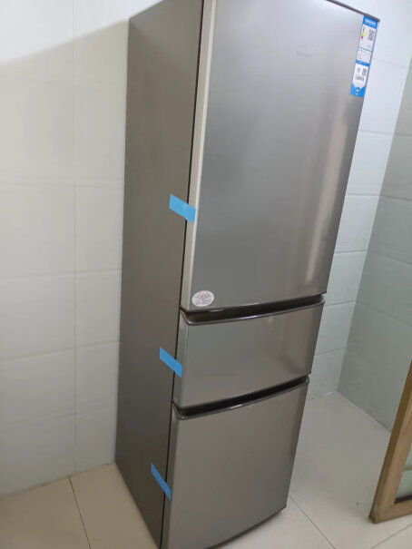 216升三门电冰箱小型家用中门软冷冻节能我做生意，能放多少东西？