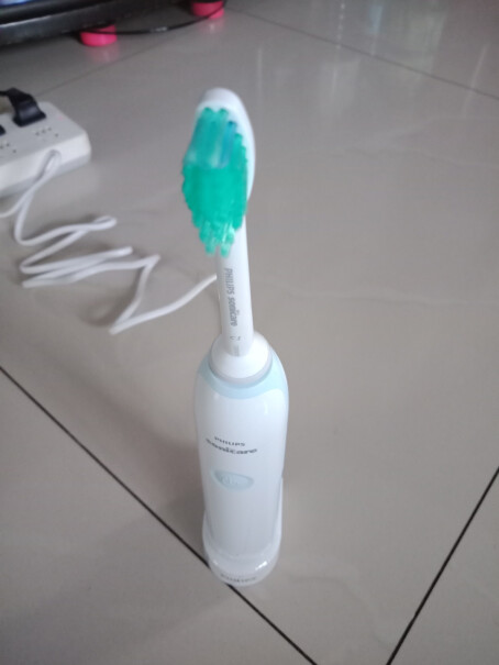 飞利浦电动牙刷充电式成人声波震动米白色电动牙刷HX3216情侣款是两把牙刷？
