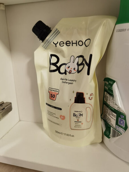英氏婴儿洗衣液柔衣护色深层洁净宝宝洗衣液加送到手1800ml含荧光剂吗？