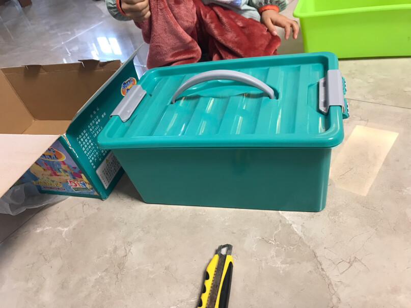 铭塔3色3斤装太空儿童玩具沙橡皮彩泥沙子超轻粘土魔力包装盒中有气管吗？