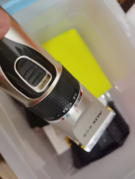 奥克斯电动剃头理发器成人电推剪电推子理发工具是锂电池吗？