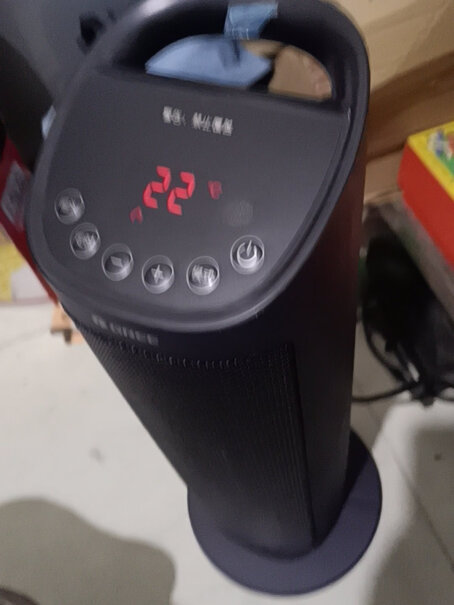 格力取暖器遥控电暖器数码显示屏电暖气家用塔式立式摇头暖风机此取暖器是无光的吧，不然容易伤害到小孩眼睛。