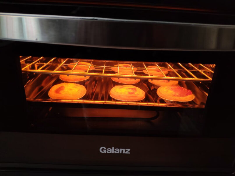 格兰仕全自动智能电烤箱家用这款烤箱是烤瓷的吗？