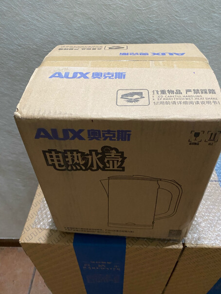 奥克斯AUX你们收到的货，壶跟底座之间有缝隙吗？