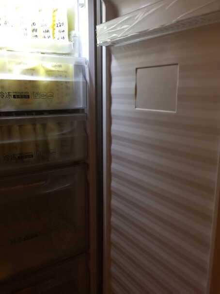 海尔377升卧式展示柜冷藏柜亲们，这款下面有滑轮吗？谢谢！