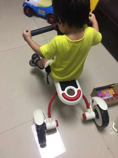 乐卡儿童三轮车便携可折叠童车滑行平衡车三合一TINY后轮刹车怎么装啊，装上后有点磨轮胎？