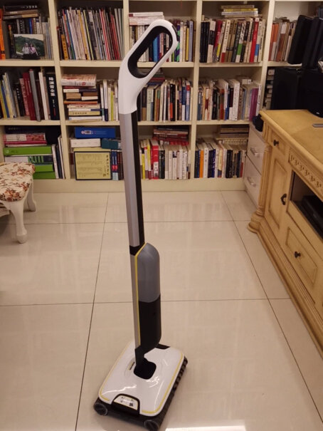 KARCHER德国卡赫无线智能洗地机扫拖一体请问怎么清洗滚刷？