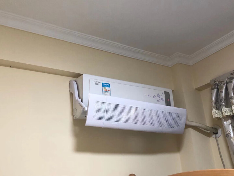 宜百利空调挡风板需要在墙上打孔安装吗？