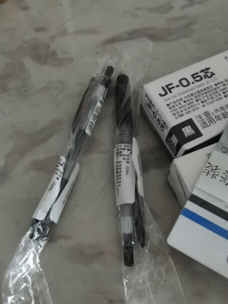 日本斑马牌中性笔替芯0.5mm子弹头笔芯JF-0.5芯谁帮我量下卡点到笔芯的距离？