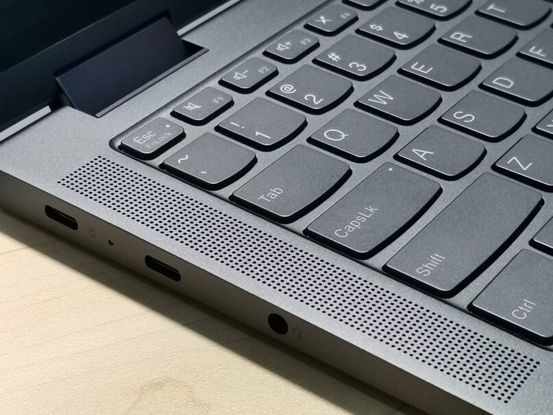 嗨休闲君联想yoga14s这家店和自营官方旗舰店不一样吗