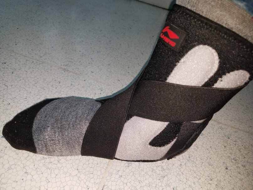 李宁护踝脚踝裂纹两个月，现在康复期走路带合适吗，带的话多久好些？