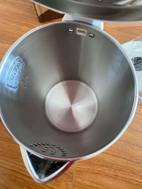 苏泊尔电水壶烧水壶热水壶保温到多少度？