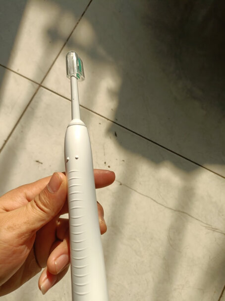 飞利浦PHILIPS电动牙刷充电要多久呢，第一次充多久，以后充多久，怎么知道充满电了？