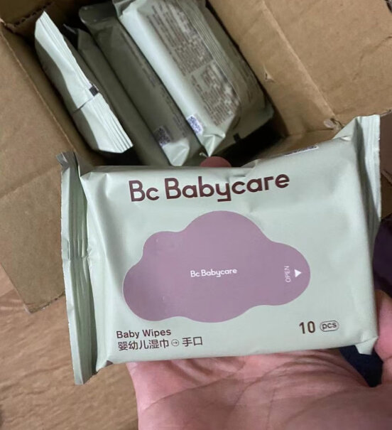 babycare儿童餐具套装不锈钢宝宝礼盒套装注水吸盘碗辅食碗保温水杯婴儿勺七件套礼盒套装7件套不锈钢碗和塑料底座可以分离吗？