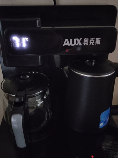 奥克斯茶吧机家用多功能智能遥控温热型立式饮水机这个款配水壶的吗？
