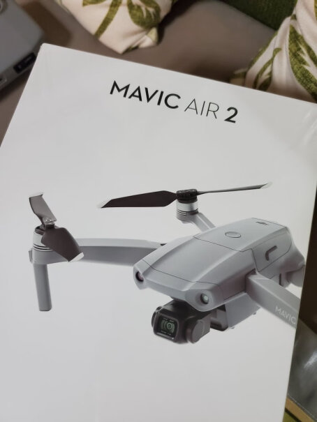 DJI 御 Mavic Air 2 无人机在农村飞，会不会碰到电线啥的，因为看不到飞行器的上面？