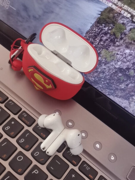 小度主动降噪智能耳机Pro蓝牙耳机这个耳机容易掉吗？我用的airpods pro挂耳朵上老掉。