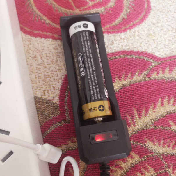 神鱼SHENYU强光手电筒电池多少毫安？