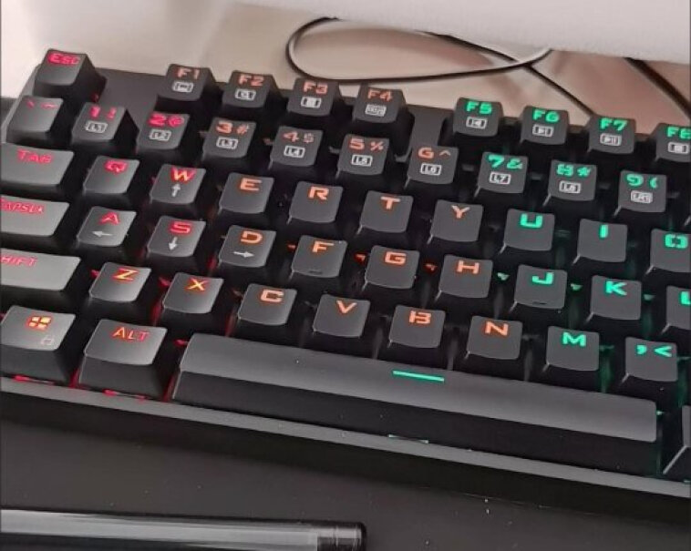 雷神有线游戏机械键盘红轴KG3089R幻彩版这个键盘玩gta5有影响吗？