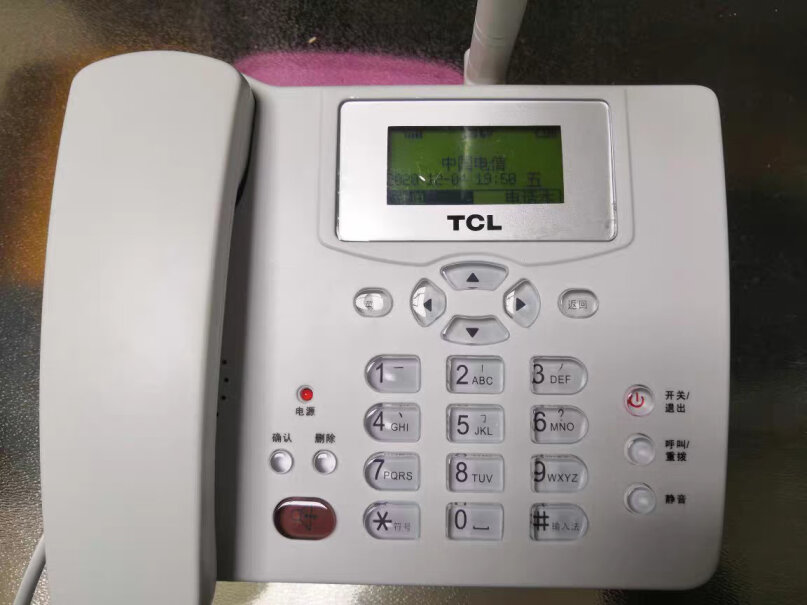 TCL插卡电话机我今天刚买回来，我是以前移动座机号，卡也插入了，电话老是显示请插卡，我都插卡几次了，还是不能使用，请问啥问题？