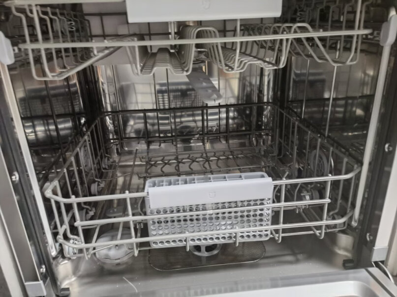米家小米嵌入式洗碗机安装需要预留进出水管吗？