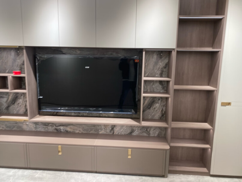 75V8E75英寸电视柜2.7米长，75寸会不会小？