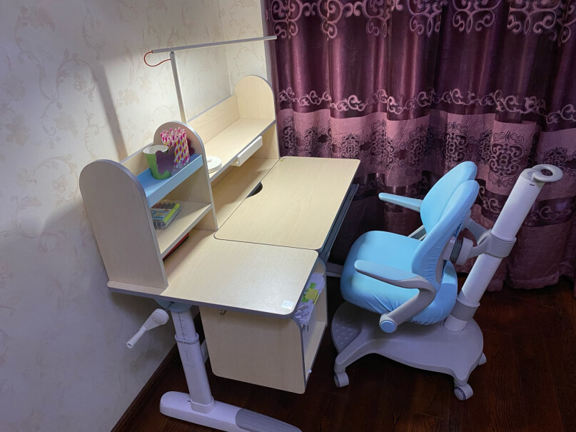 京东（JINGDONG）儿童桌椅套装京造京东自有品牌儿童学习桌椅套装要注意哪些质量细节！大家真实看法解读？