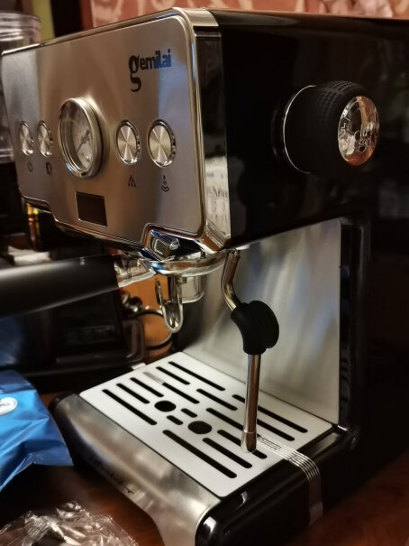 格米莱CRM3605家用意式煮咖啡机手动半自动锅炉和内部的管是什么材质？