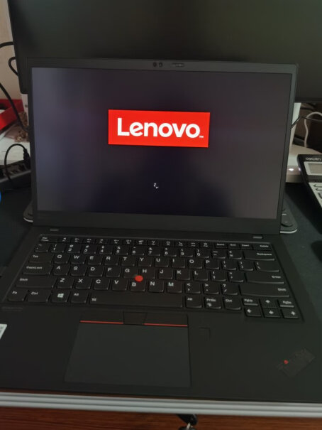 联想笔记本电脑ThinkPadX1新买的X1 nano不接电源开不了机吗？