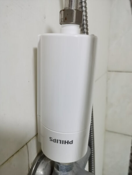 飞利浦淋浴净水器浴室洗澡沐浴过滤器这东西能装在燃气热水器的出水口吗？