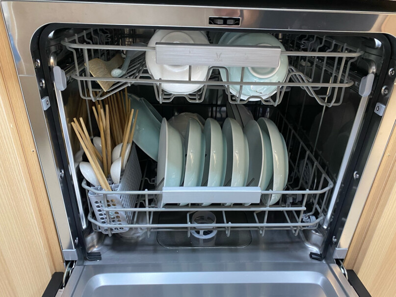 云米8套嵌入式家用洗碗机WIFI全智能除菌烘干存一体洗碗机盘子的置物架的固定物掉了 请问在哪可以买到？从八月份问客服到现在一直不回复这样我的盘子都洗不了？